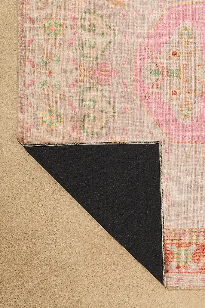 LAY_018_corner_flip.webp