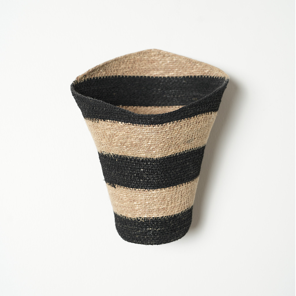 WALL MOUNTED LIGHT - BLACK STRIPES (23X22X32)