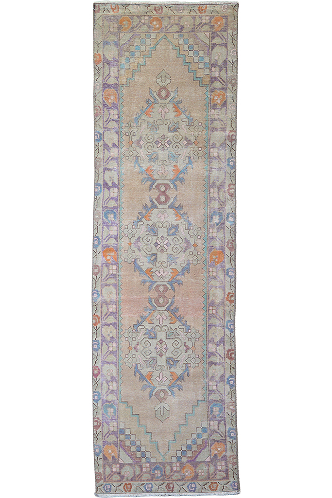 VINTAGE TURKISH ANATOLIAN VILLAGE RUG (MAD-VIN-353)
